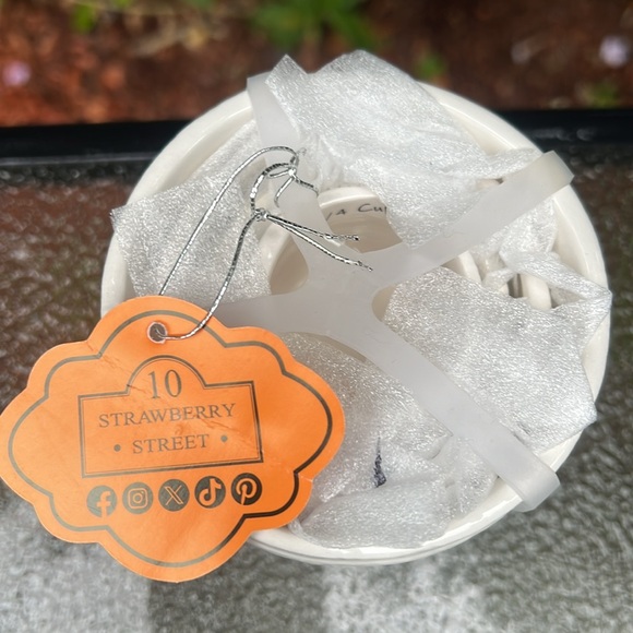 10 strawberry street mummy measuring cups - Picture 3 of 3